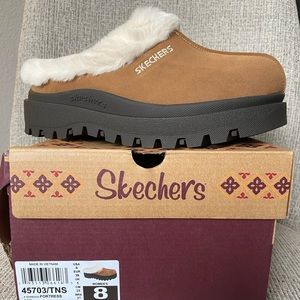 NEW Sketchers Women’s Fortress Clog Slipper